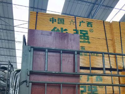 广东11层松桉木红板别墅专用木模板